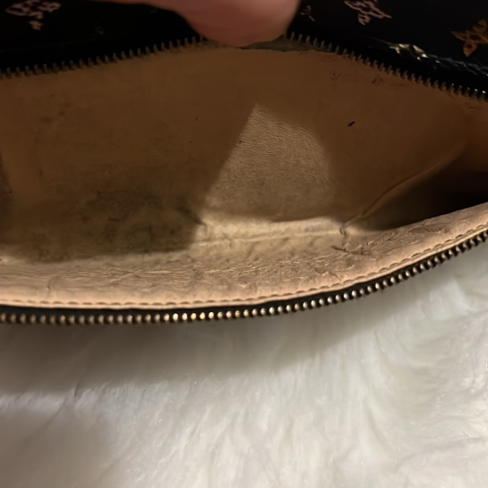 Louis Vuitton wallet, used, but still has a lot of life. 100% authentic. MI0068 - Picture 14 of 16